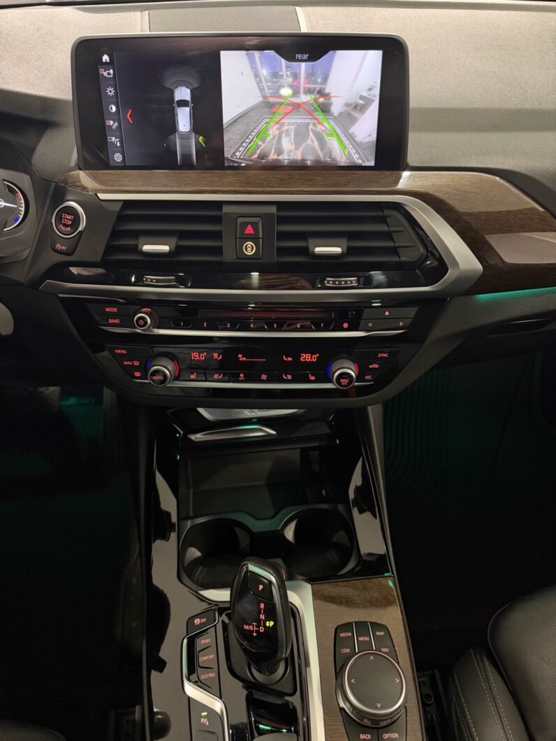 
								2018 BMW X3 xDrive30i| SUNROOF| POWER SEATS| REMOTE START| HEATED SEATS full									