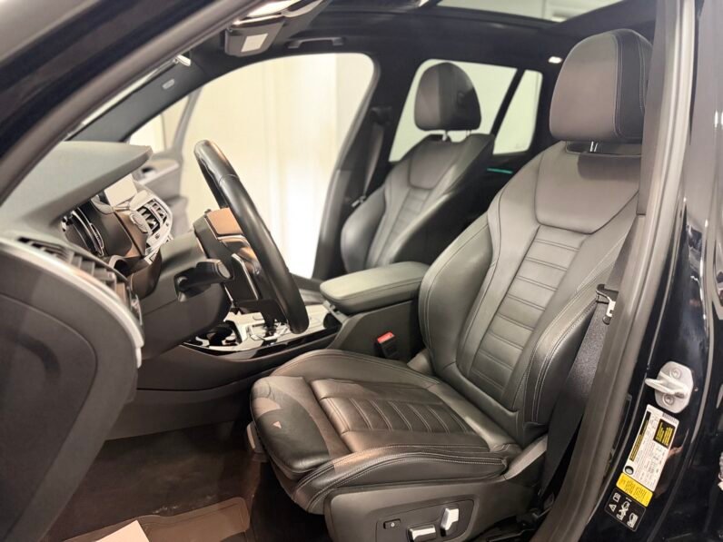 
								2018 BMW X3 xDrive30i| SUNROOF| POWER SEATS| REMOTE START| HEATED SEATS full									