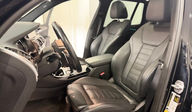
								2018 BMW X3 xDrive30i| SUNROOF| POWER SEATS| REMOTE START| HEATED SEATS full									